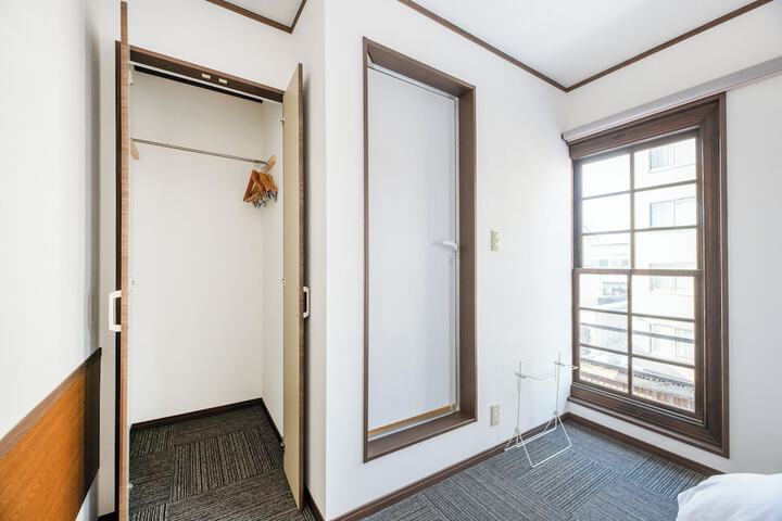 Room 21 of 61