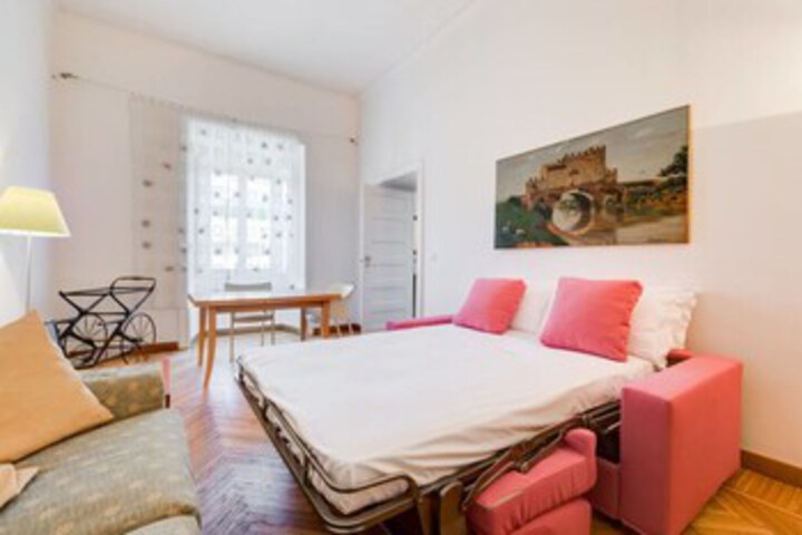 Room 9 of 26