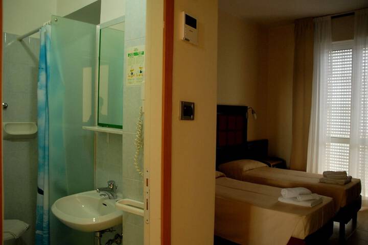 Room 25 of 46