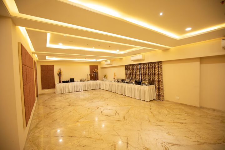 Ballroom/Hall 35 of 41