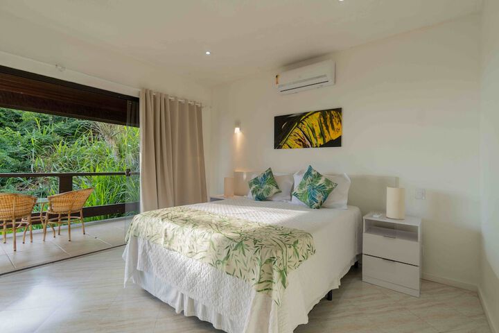 Room 28 of 65