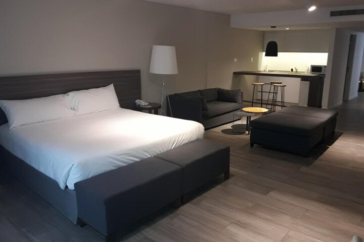 Room 9 of 48