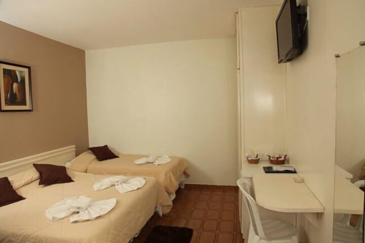 Room 6 of 18