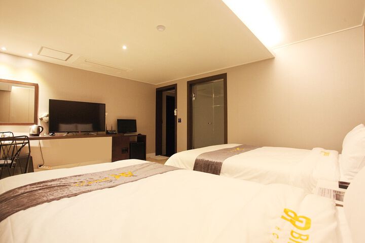 Room 72 of 83