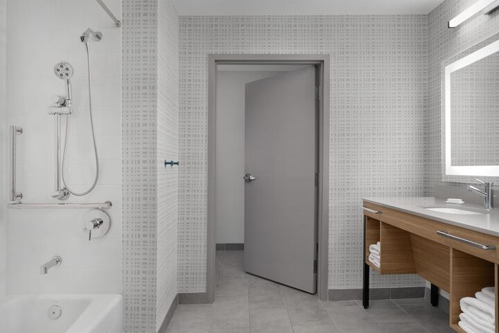 Room 32 of 40