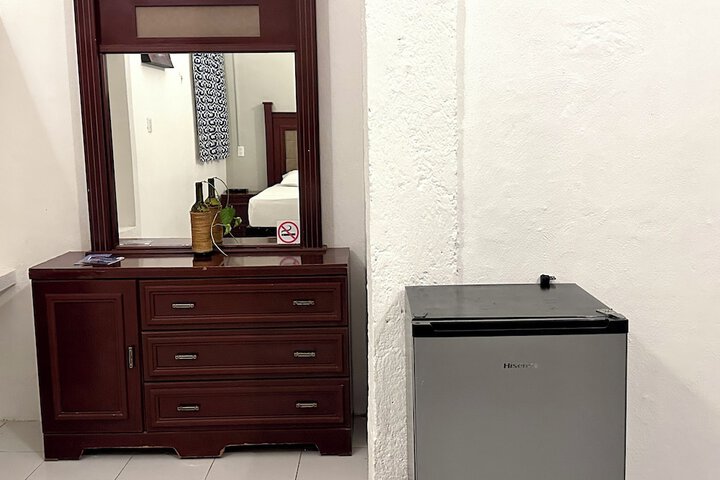 Room 8 of 16