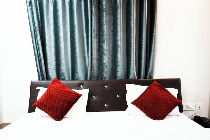 Room 13 of 32