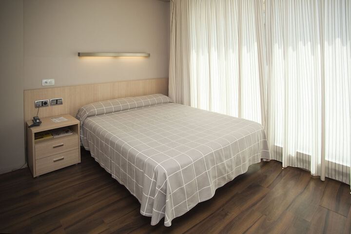 Room 10 of 33
