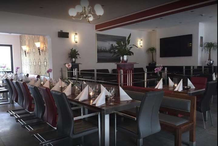 Dining 6 of 11