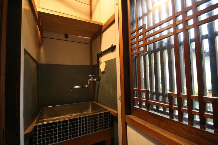 Room 17 of 107