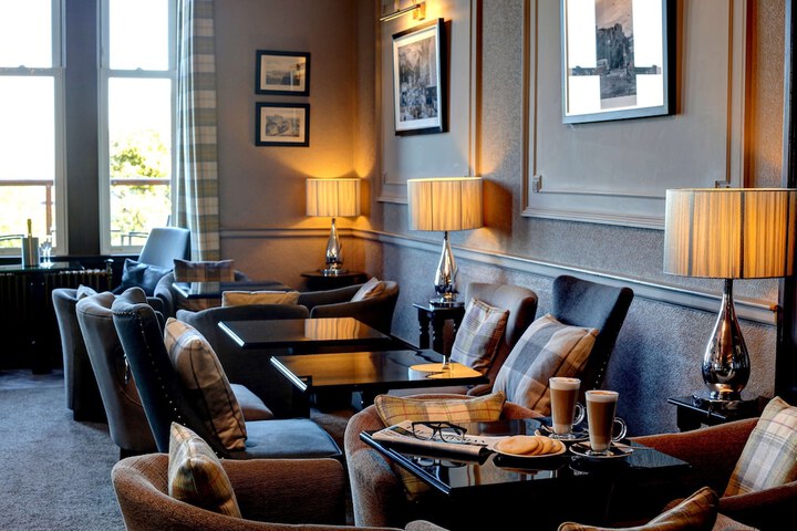 Lounge 53 of 74
