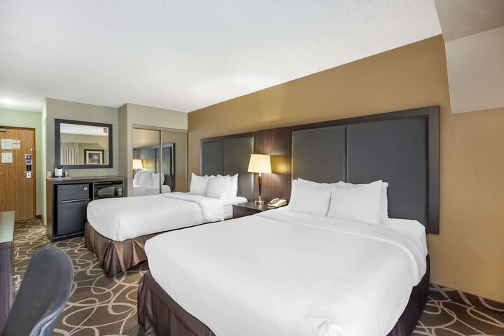 2 Double Beds (3 of 10)