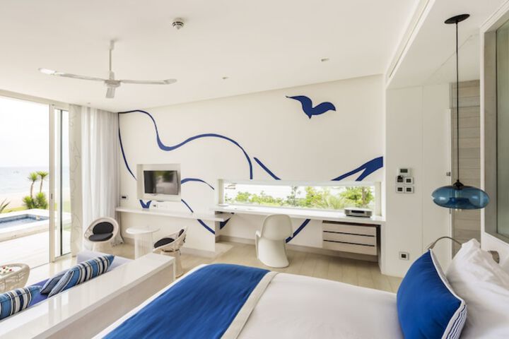Room 8 of 190