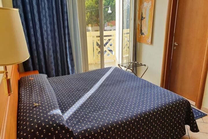 Room 17 of 120