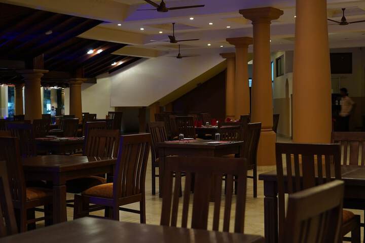 Dining 17 of 25