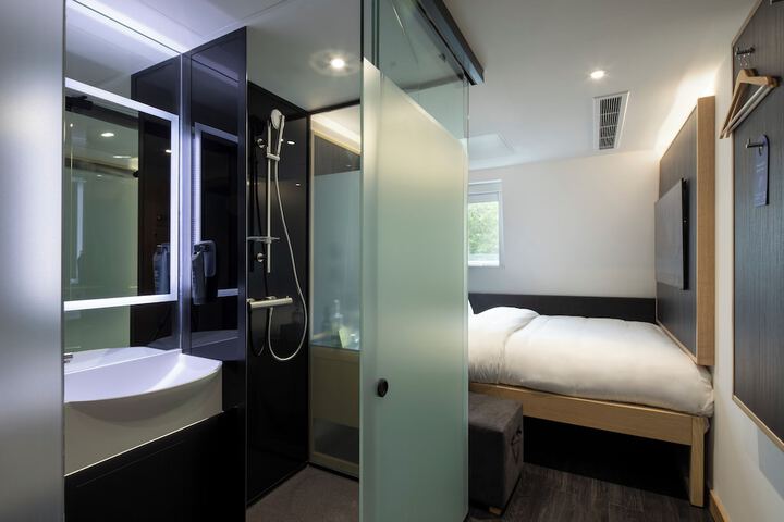 Room 16 of 43