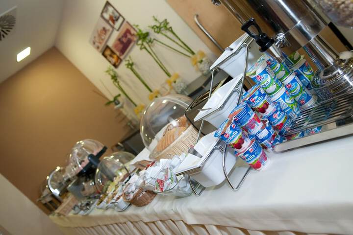 Breakfast/Coffee Service 36 of 50