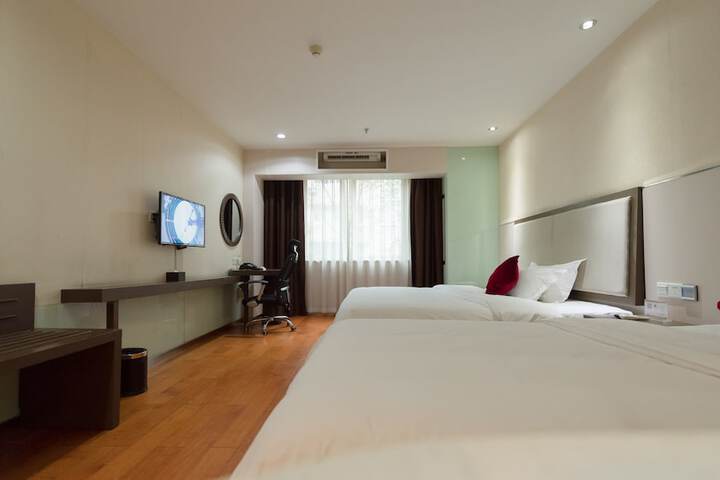 Room 12 of 24