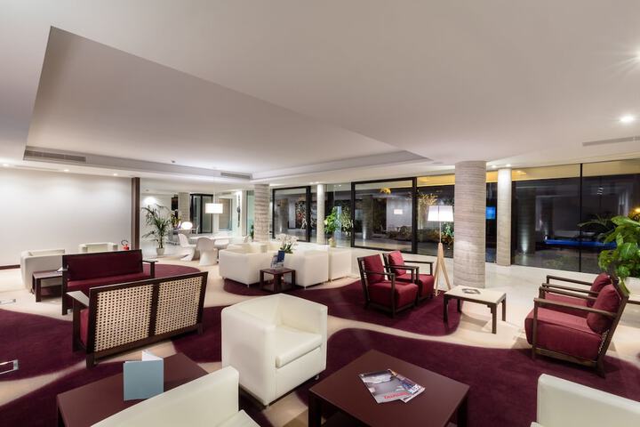 Entrance & Lobby