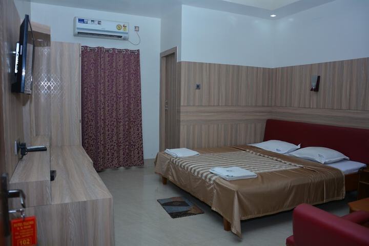 Room 8 of 17