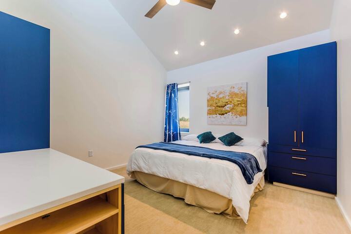 Room 4 of 17