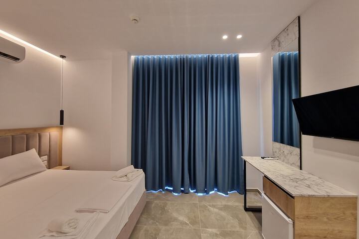 Room 3 of 73