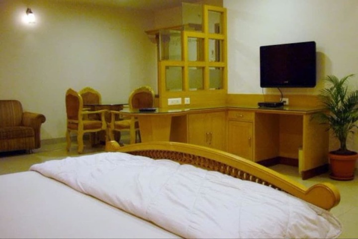 Room 4 of 12