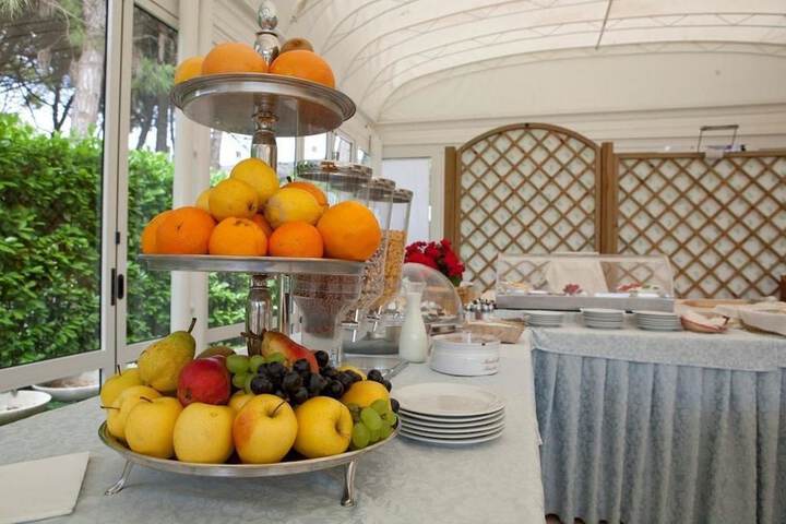 Breakfast/Coffee Service 28 of 36
