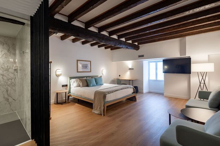 Room 20 of 49