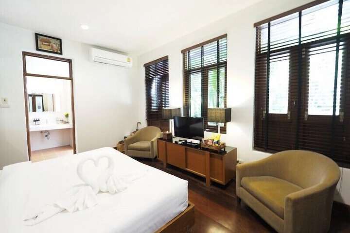 Room 8 of 194