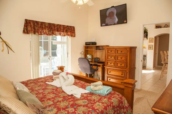 Room 2 of 27