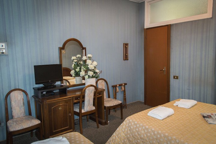Room 32 of 54