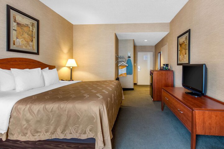 1 King Bed (12 of 23)