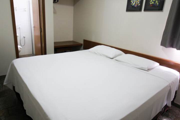 Room 10 of 183