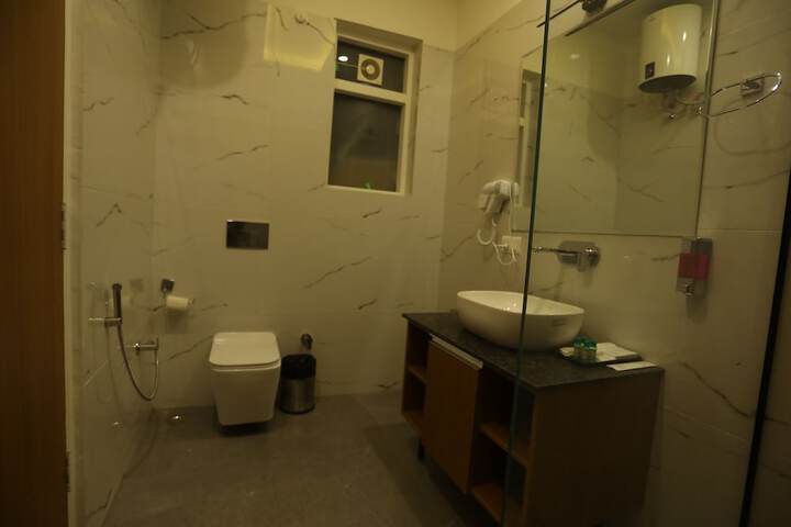Room 34 of 117