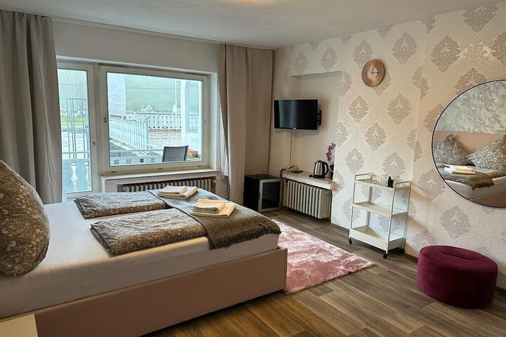 Room 8 of 10