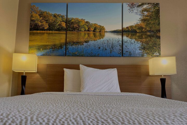 1 Queen Bed (12 of 23)