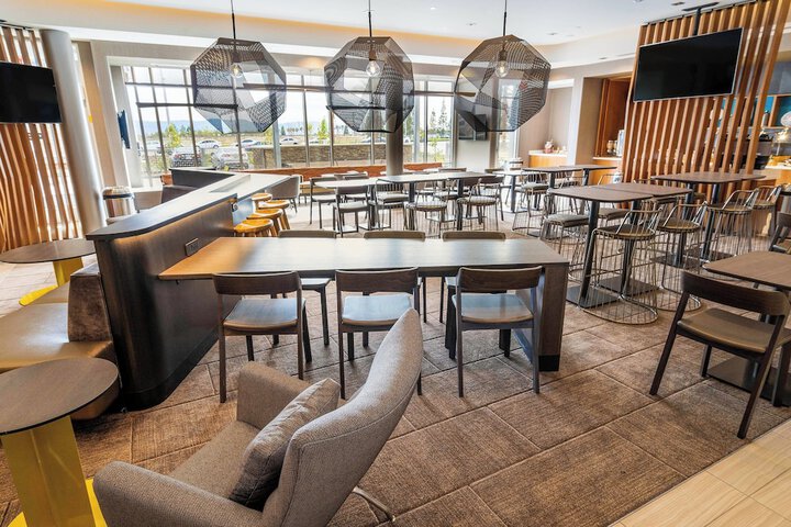 Lobby lounge