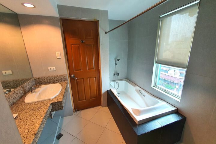 Room 50 of 83