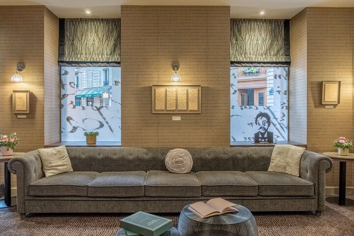Lounge 69 of 81