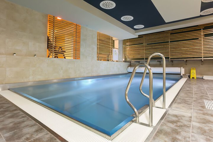 Pool 17 of 32