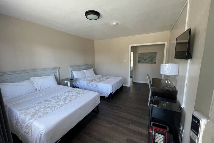 Room 3 of 90
