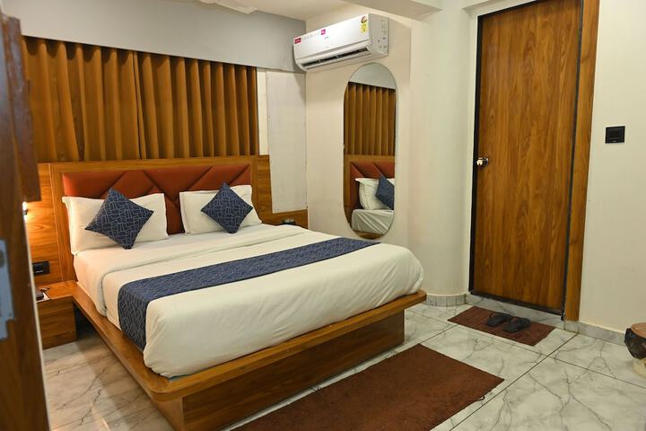 Room 9 of 36