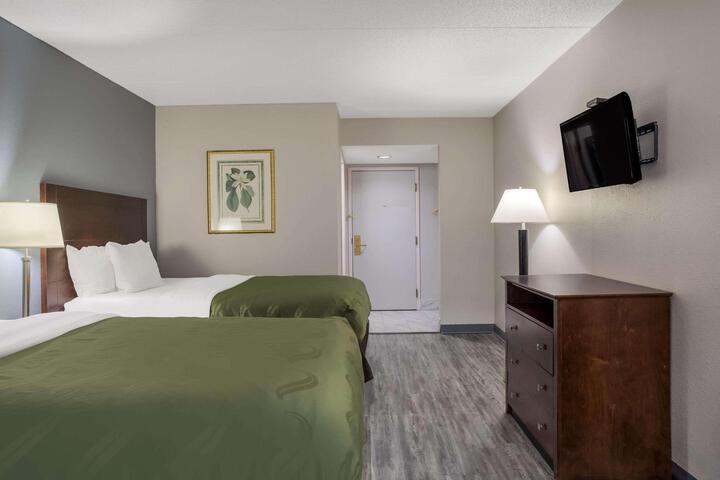 2 Queen Beds