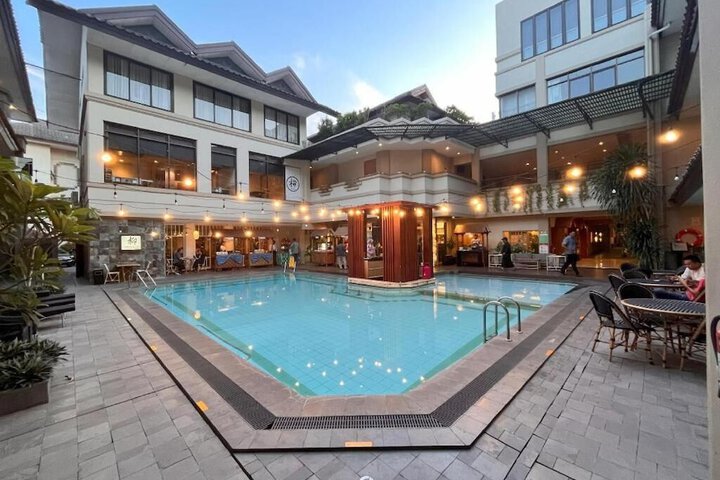 Pools & Facilities