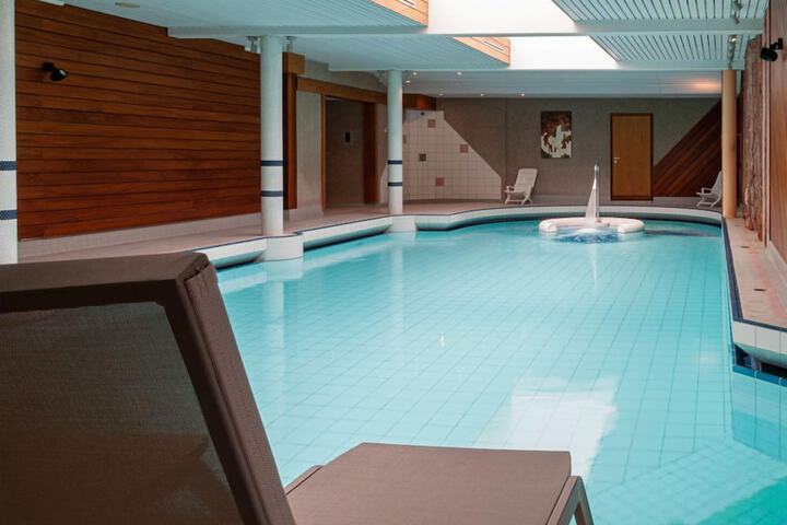 Hotel Pool