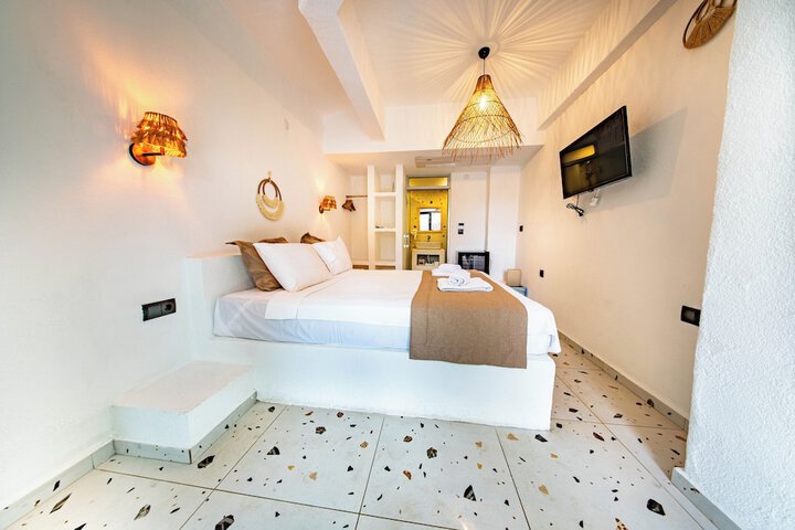 Room 15 of 48