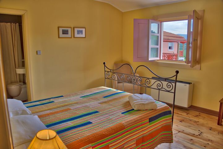 Room 4 of 32