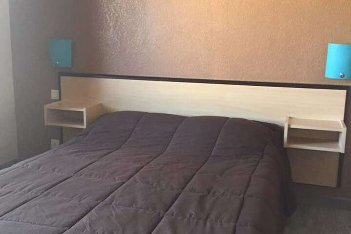Room 11 of 40