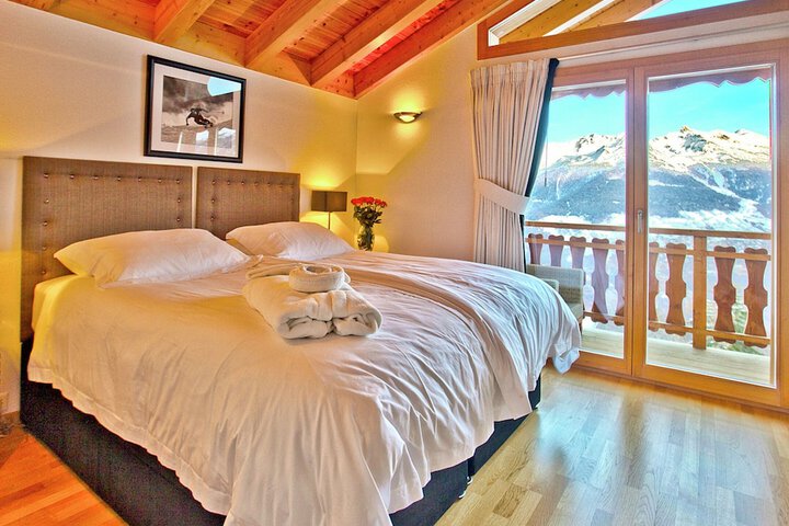 Room 3 of 28